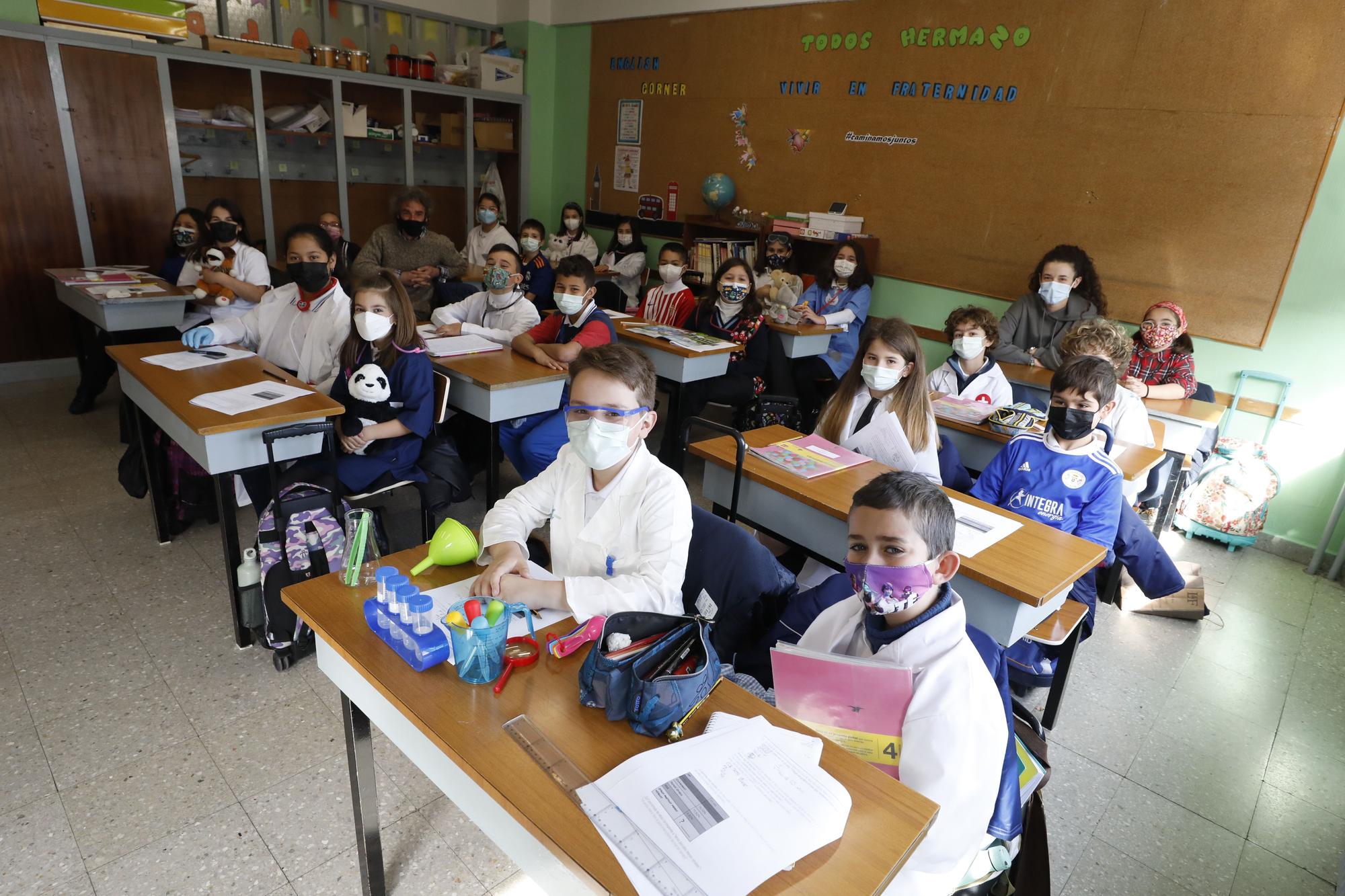 La clase de 4ºA con su tutor Juan Luis Menéndez