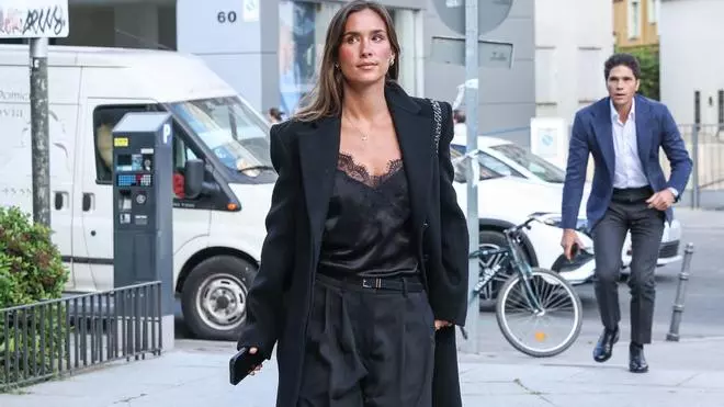 He pillado en las segundas rebajas de Hipercor los pantalones vaqueros campana que María Pombo llevaría sin parar por 17 euros