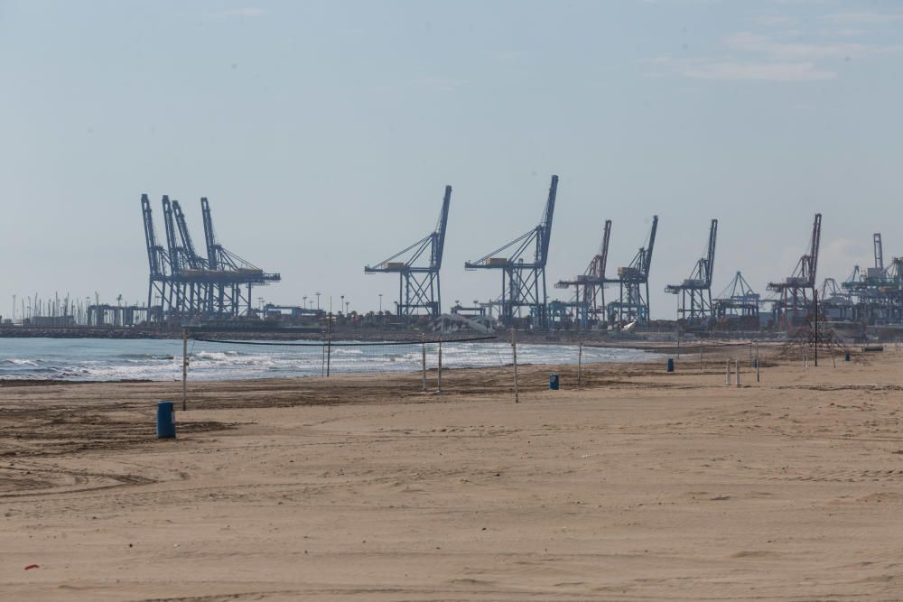 La playa de València es un desierto