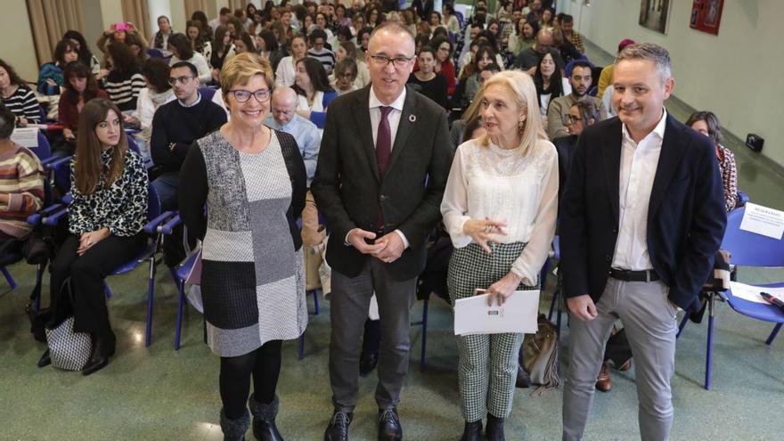 Por la izquierda, Clavel Arce, Pablo Fernández, Salomé Díaz y Jorge de la Vega, ayer, en la sala 2 de la Universidad Laboral, durante la inauguración de las jornadas. | Juan Plaza