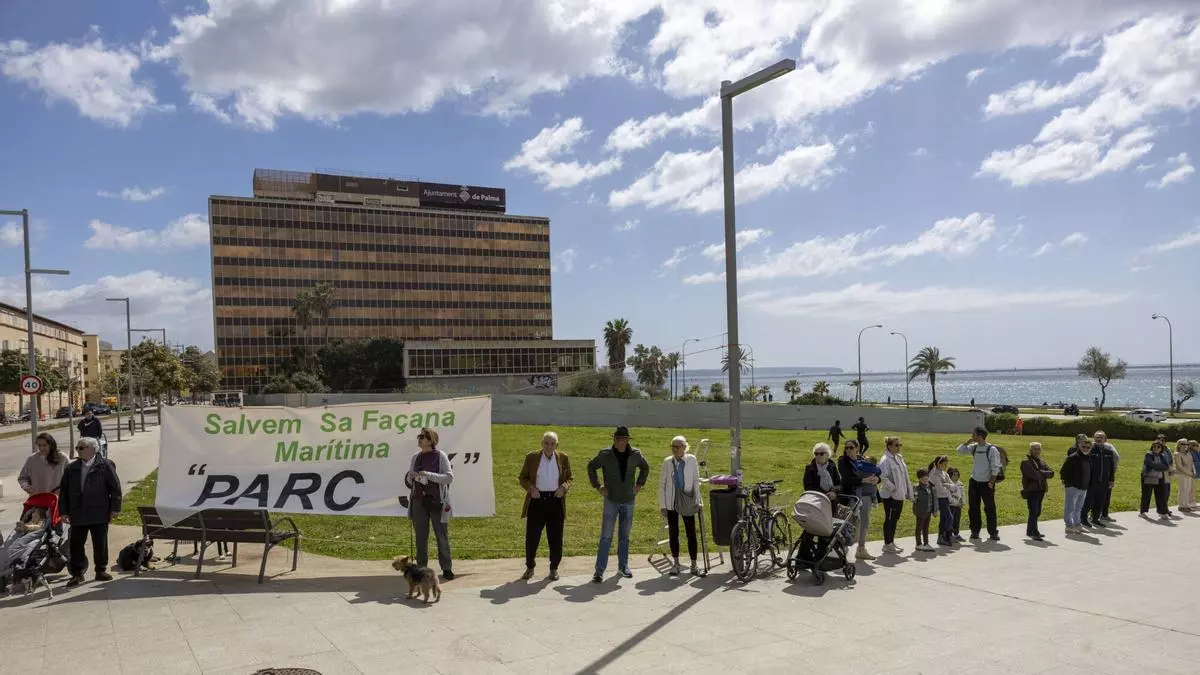 Más de 200 personas forman una cadena humana contra el macroproyecto de GESA al grito de “¡Parque sí, cemento no!”