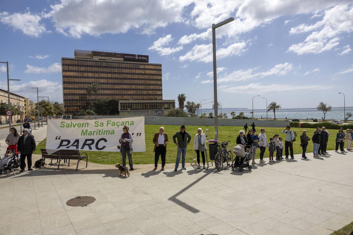 Más de 200 personas forman una cadena humana contra el macroproyecto de GESA al grito de “¡Parque sí, cemento no!”