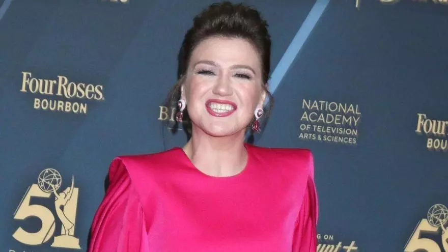Kelly Clarkson, feliz de haber terminado su programa para evitar tener más reuniones con RRHH