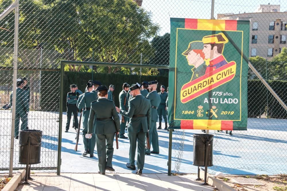 El Ayuntamiento rindió homenaje a la presencia de la Guardia Civil en Orihuela y su 175 aniversario con el descubrimiento de un monumento