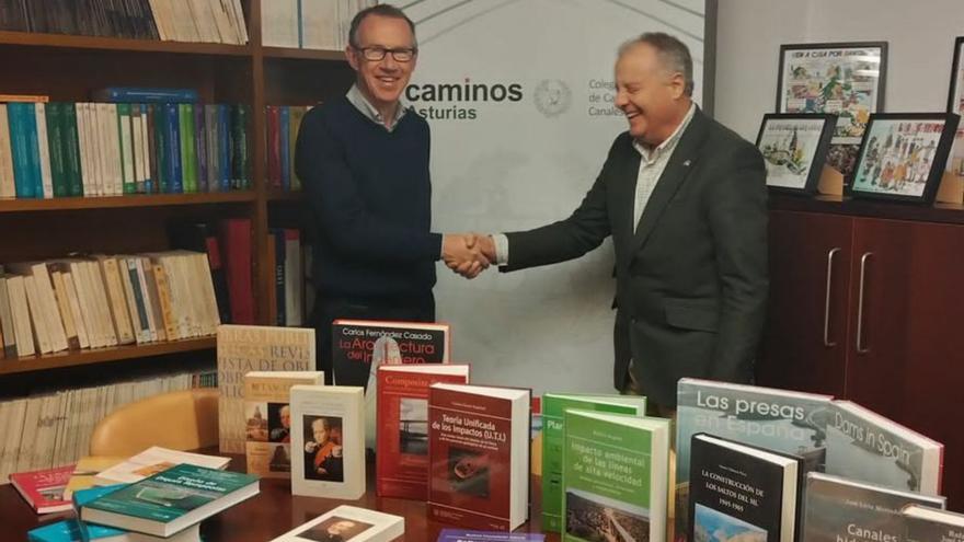 Los ingenieros de caminos ceden libros a la Politécnica de Mieres