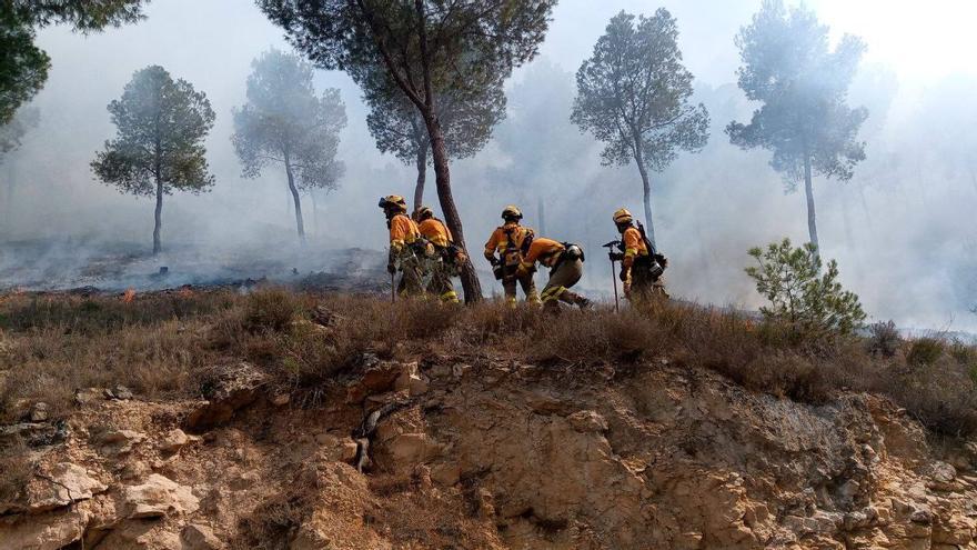 Incendio en la Cresta del Gallo: los Bomberos despliegan hasta dos helicópteros para combatir las llamas