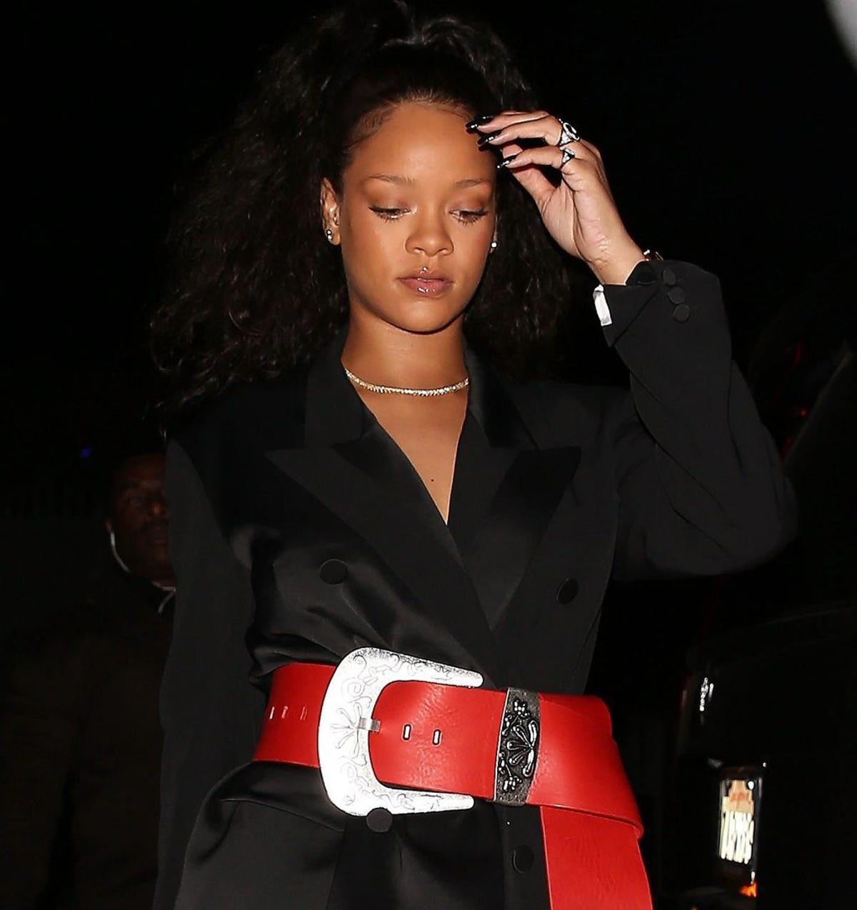 El look de Rihanna o cómo destacar con solo un cinturón