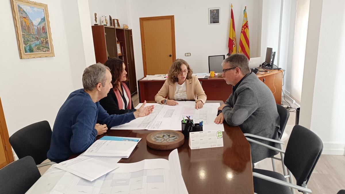 Albocàsser i Generalitat revisen la construcció de la nova escola.