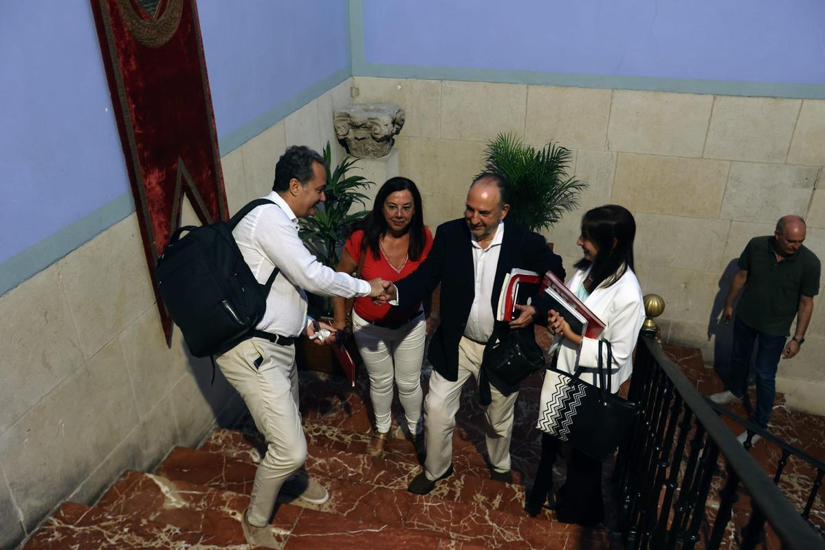 Sanguino da la mano a Millana cuando llegaban al Salón Azul