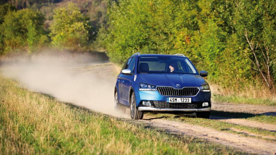 SEGMENTO A0. Los elementos distintivos y las llantas de aleación de 17&quot;, de serie, potencian su aspecto. SKODA