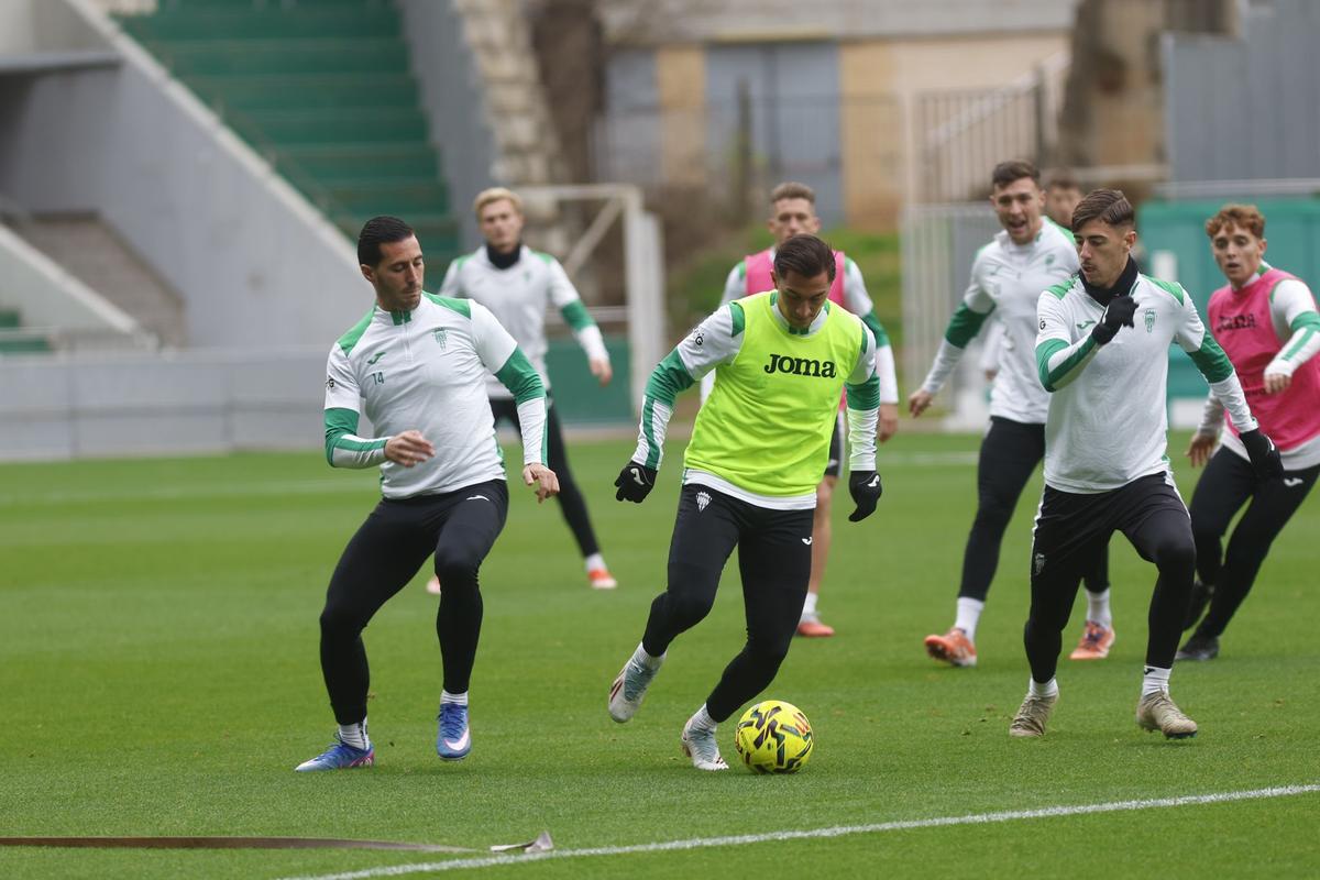 El primer entrenamiento del año del Córdoba en El Arcángel, en imágenes