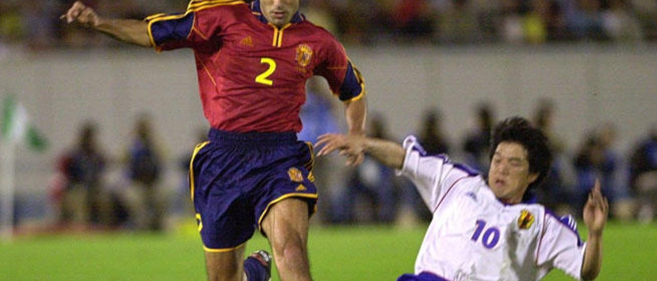 El lateral diestro Manuel Pablo en uno de sus partidos con la selección española.