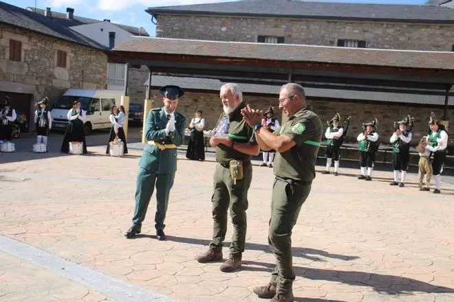 Homenaje a la Guardería Medioambiental en los actos del 12 de octubre en Lubián