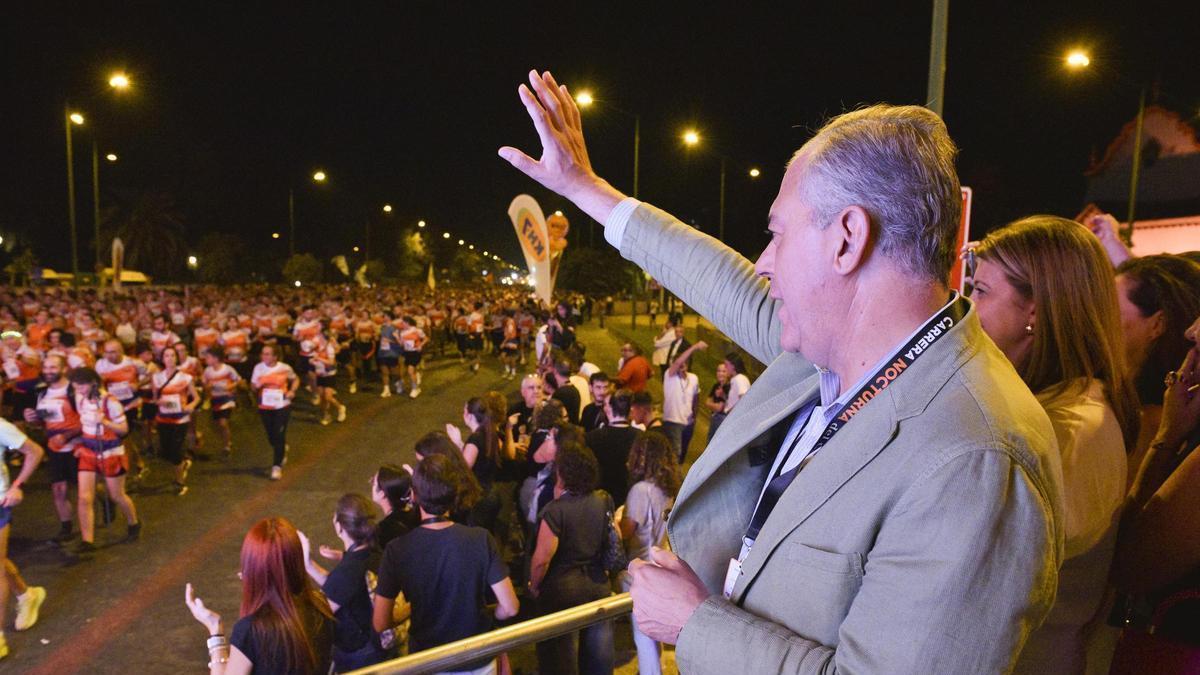 La Carrera Nocturna del Guadalquivir KH7 ya se ha convertido en una tradición y punto de encuentro para muchos corredores que llegan a Sevilla desde distintos puntos de España.