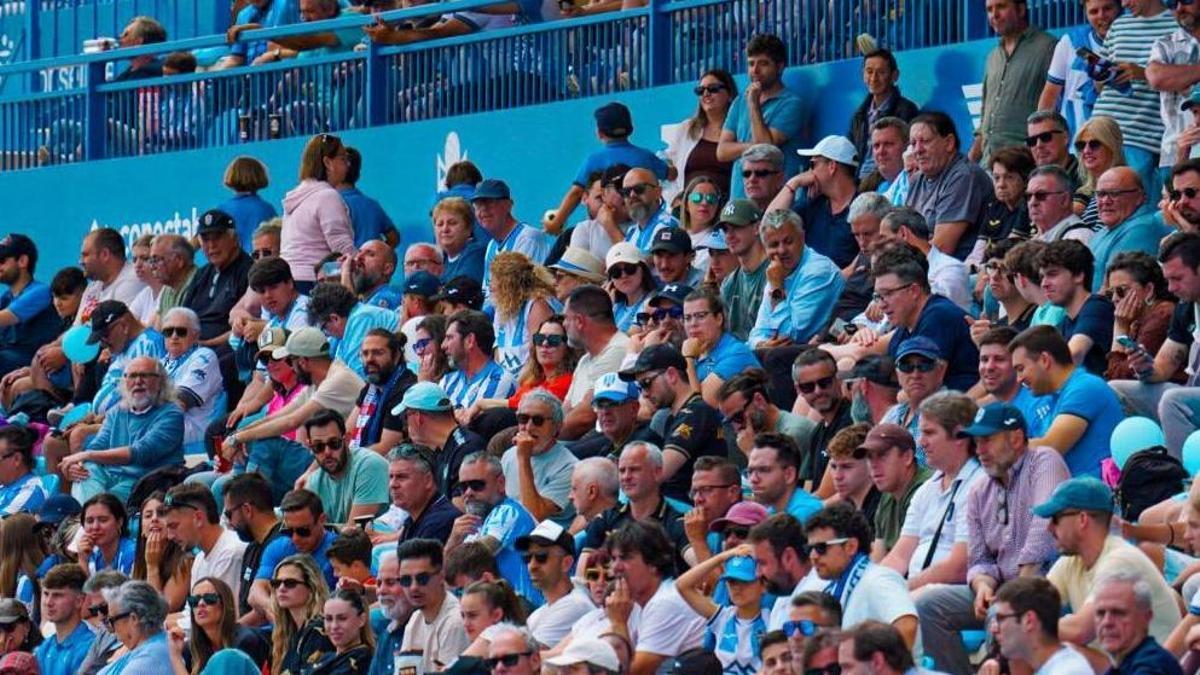 La afición del Atlético Baleares, durante el partido ante el Coruxo.