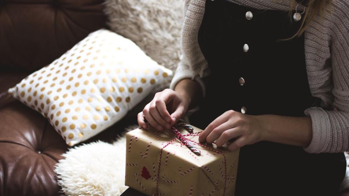 AZEN 24 piezas de regalos de fiesta de fútbol para niños de 4 a 8 8