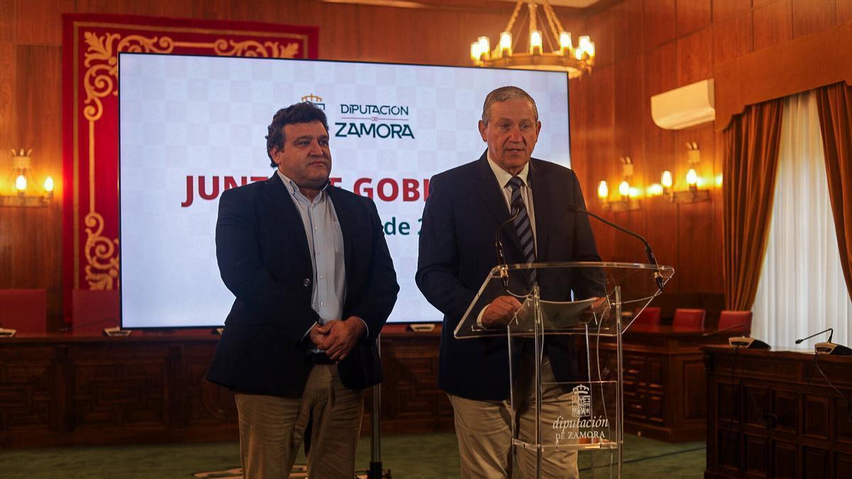 El diputado de Agricultura, José Ángel Ruis y el presidente de la Diputación, Javier Faúndez.