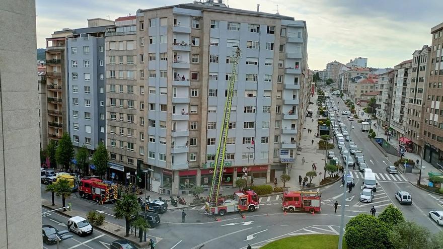 Amplio despliegue por un incendio en Travesía de Vigo