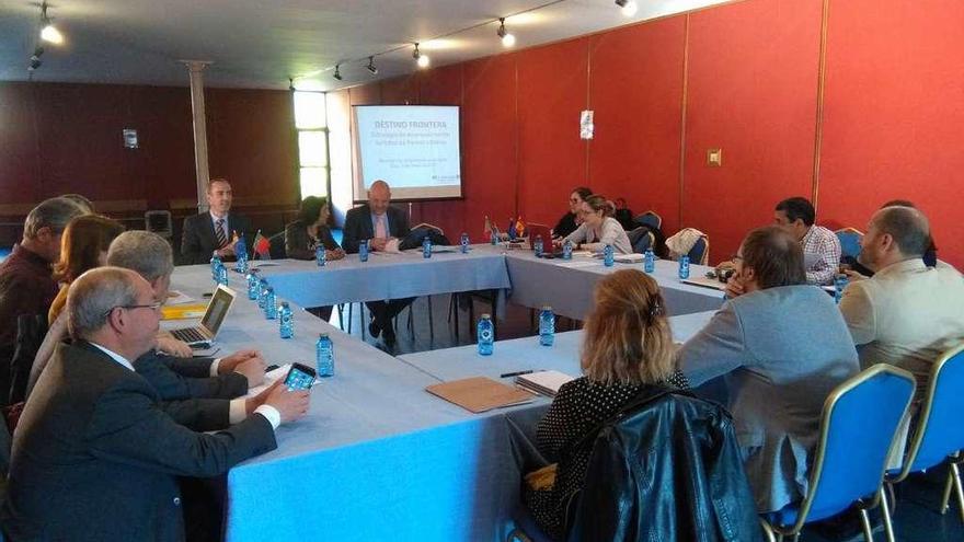 Representantes de las entidades socias del proyecto durante la reunión celebrada ayer en Toro.