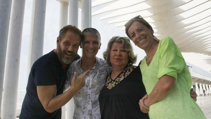 El actor Nacho Vidal, junto a Concha Goyanes, María Alfonsa Rosso y Norberto Rizzo.