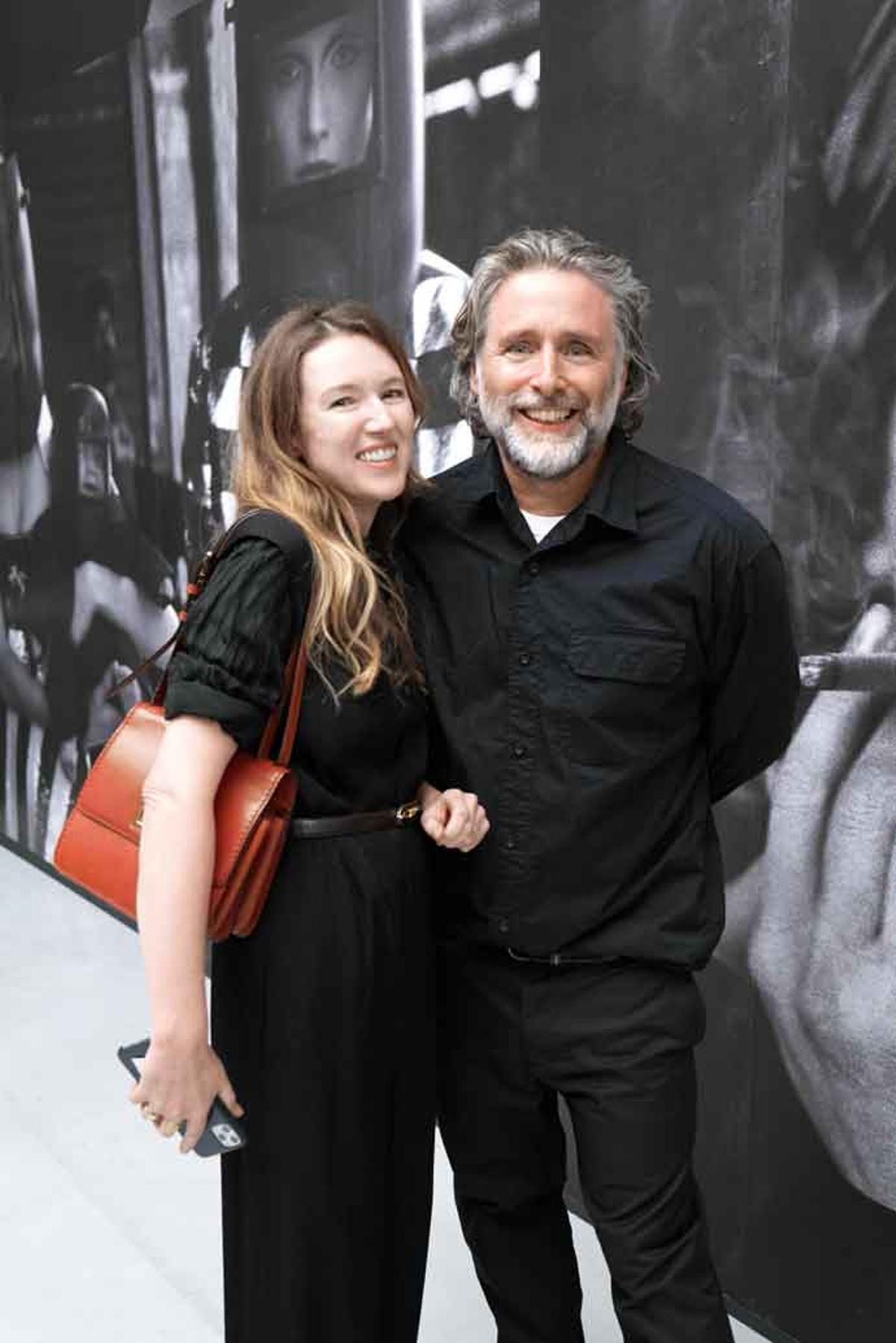La diseñadora de moda Clare Waight Keller y el fotógrafo David Sims.