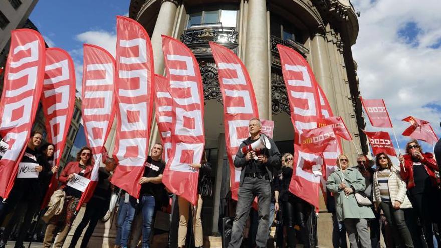 Protesta de los trabajadores de Caixabank contra el ERE.