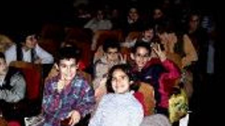 Los niños invaden un Gran Teatro solidario