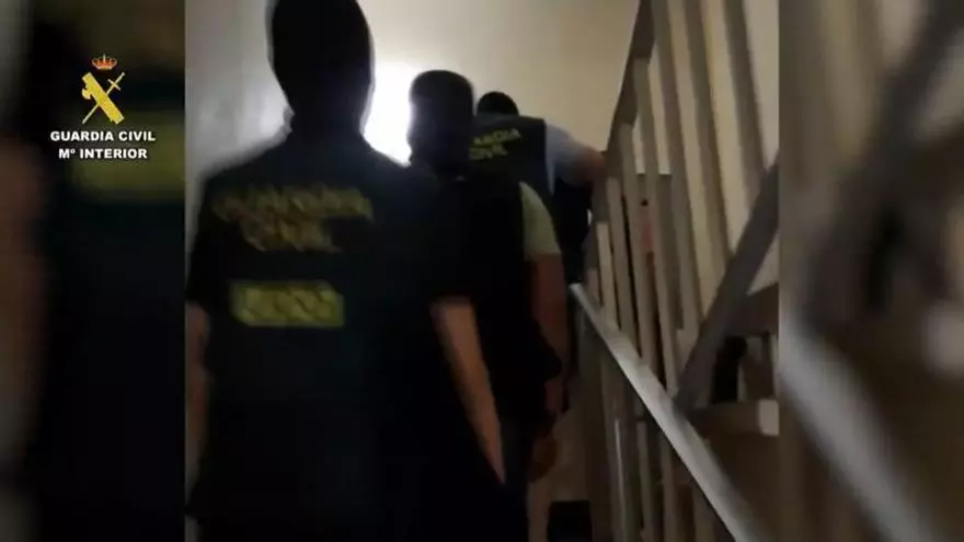 La Guardia Civil detiene a cinco personas y desarticula una red dedicada a captar menores tuteladas de origen subsahariano para su explotación sexual