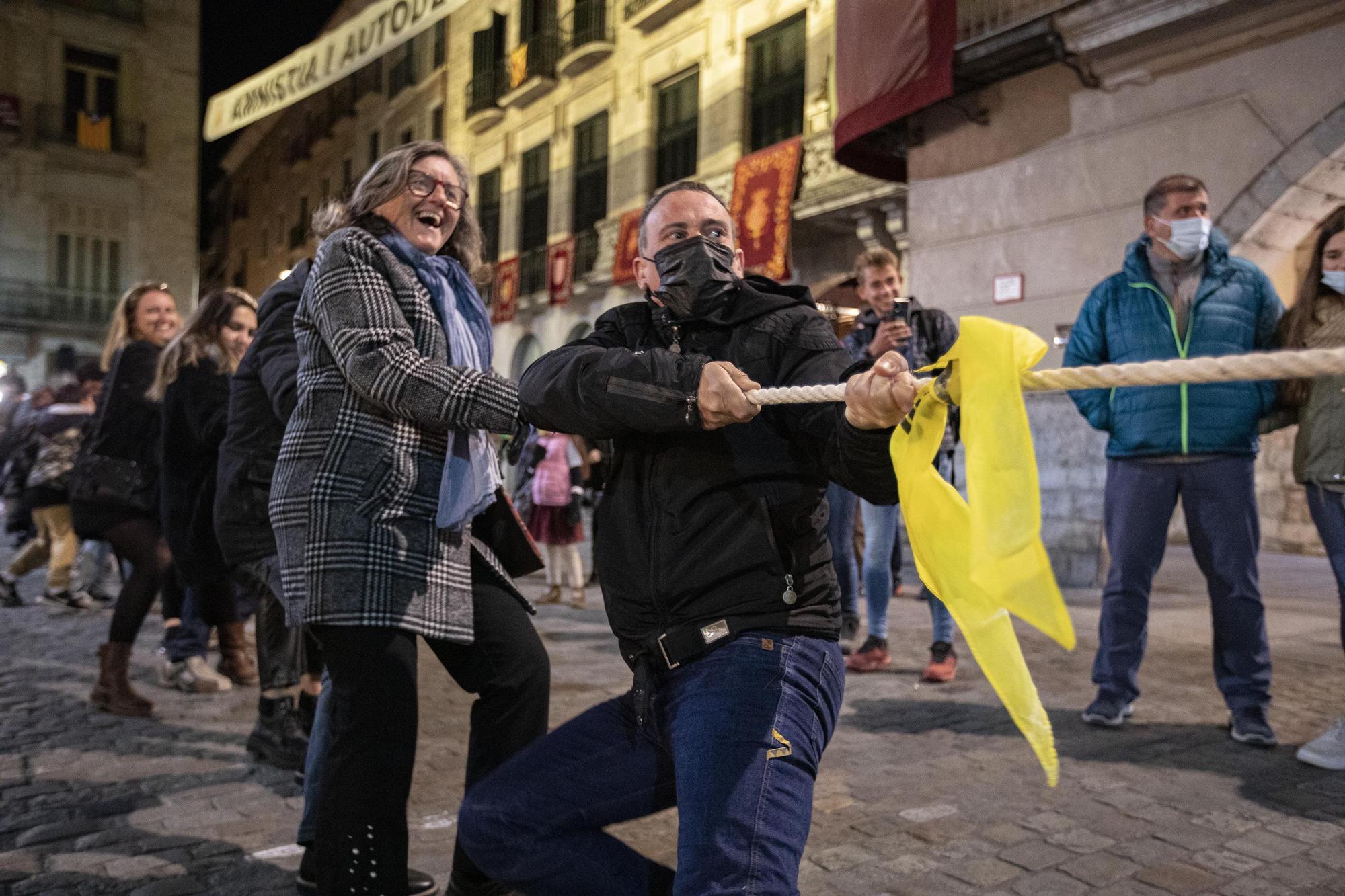 Estirada de corda a la plaça del Vi