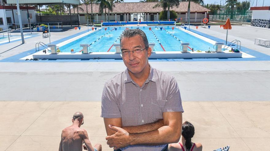 Antonio Garzón Beckmann en la piscina pública de San Fernando de Maspalomas (Gran Canaria).