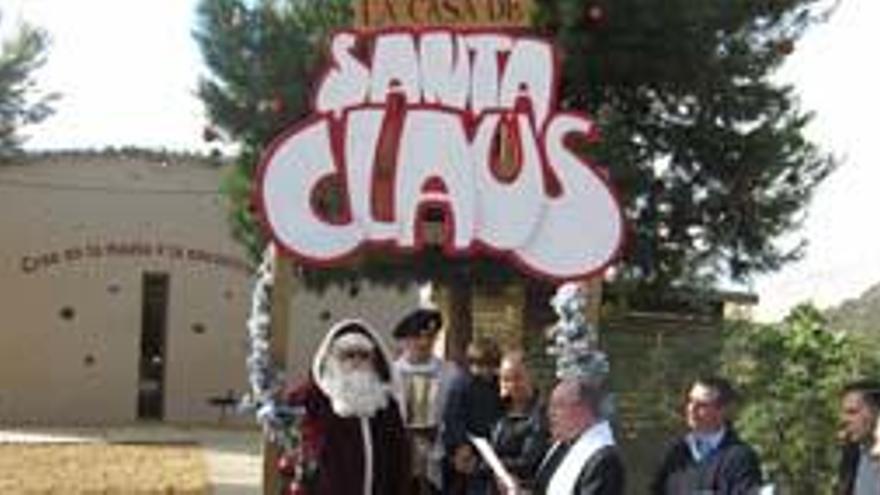 Santa Claus abre su casa a los niños en La Ereta