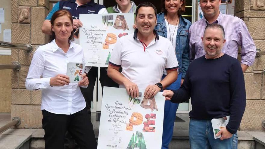 El alcalde, Gerardo Sanz (en el centro en la fila de abajo) con el personal de la Agencia de Desarrollo Local y los participantes en el concurso.