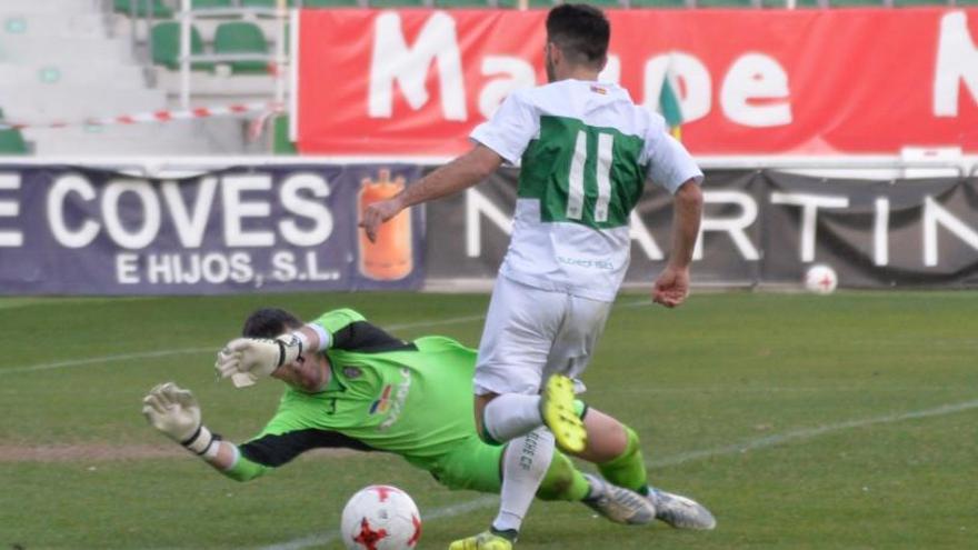 Un instante del partido disputado esta tarde en el Martínez Valero