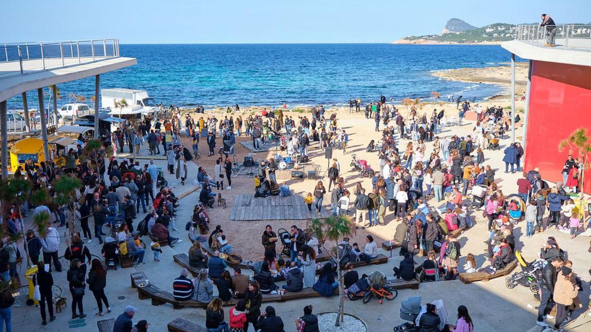 El auditorio de Caló de s’Oli con una vista única. | AYTO. SANT JOSEP