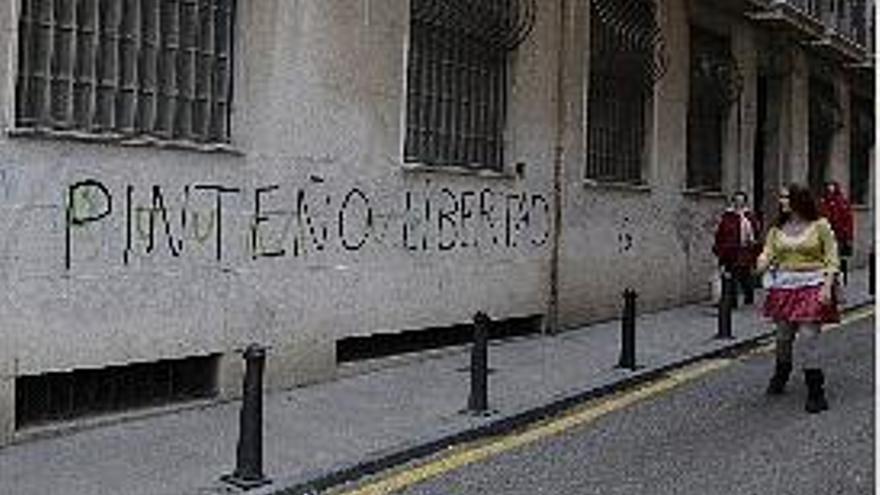 Pintada en favor de la libertad de Pinteño en Valencia.