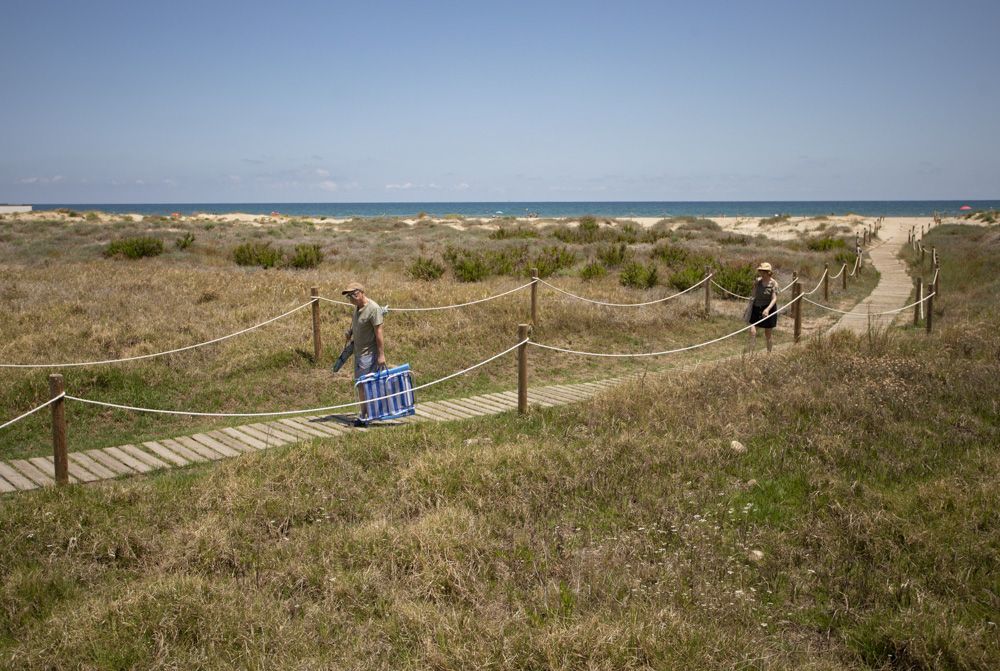 La playa del Port de Sagunt: Un inmenso arenal que no te puedes perder a menos de 30 minutos de la capital del Turia