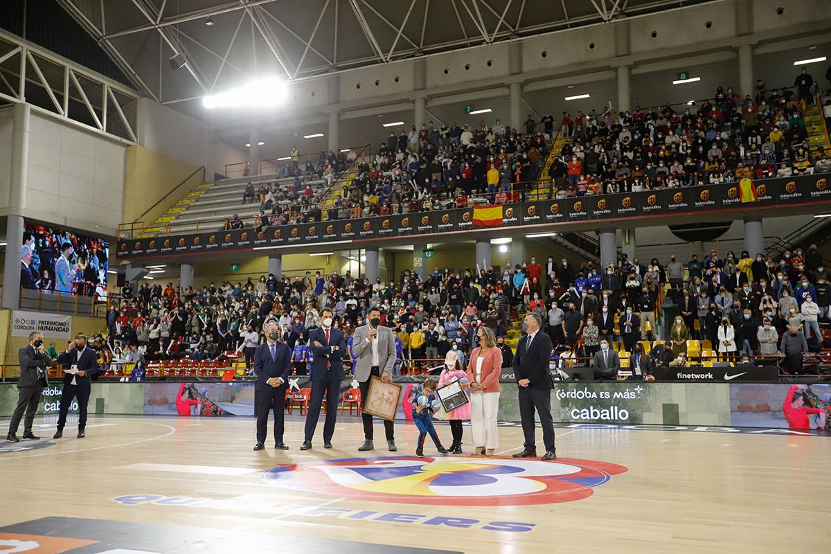 El homenaje a Felipe Reyes y el ambiente en Vista Alegre en el España - Ucrania