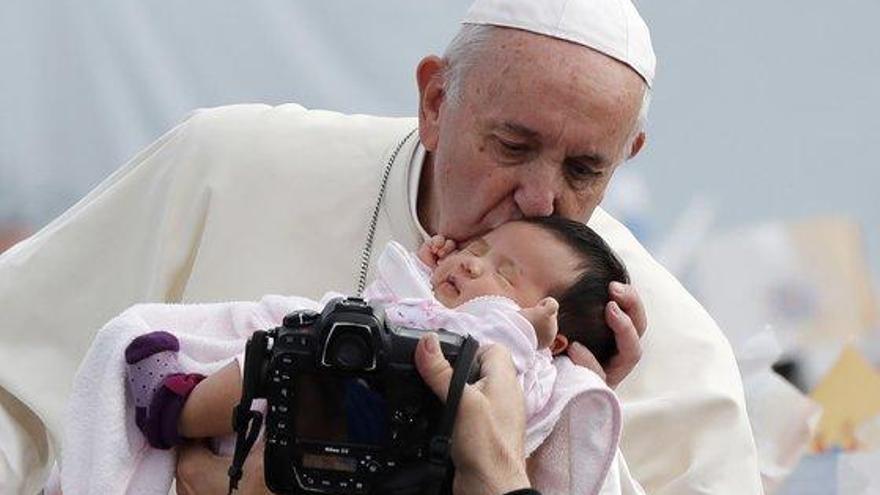 El papa Francisco reclama el desarme nuclear