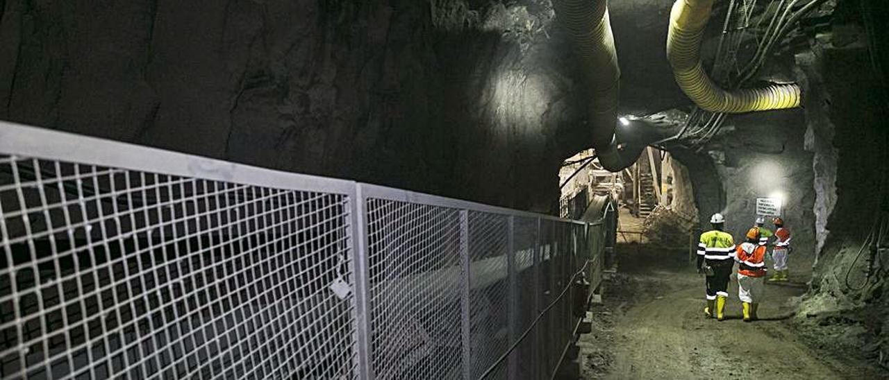 Trabajadores en el interior de una mina asturiana. | Irma Collín