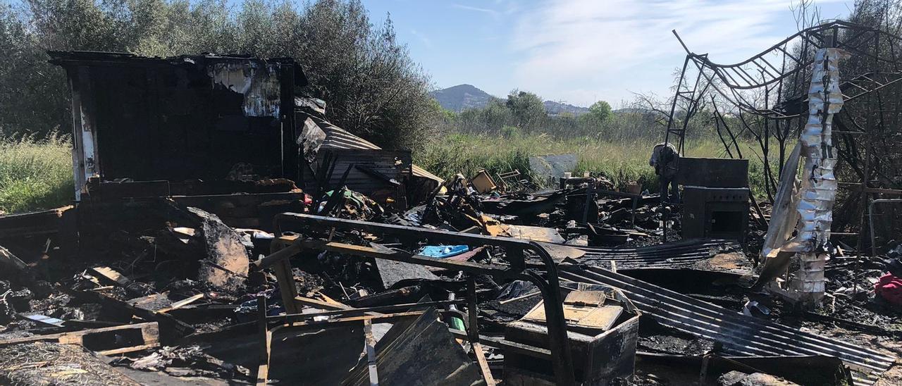 Así han quedado las chabolas de Ibiza tras el incendio en el que falleció un hombre