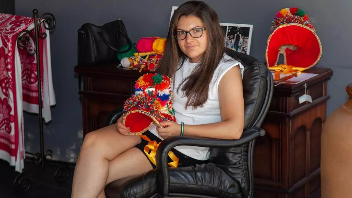 María José González Roncero «Si yo no continuaba con la artesanía de la gorra se perdía la tradición porque las mujeres mayores ya no cosían»