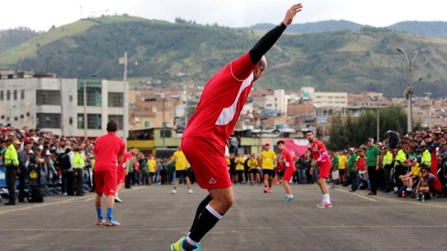 Punto final a la carrera  del pilotari «Martines»