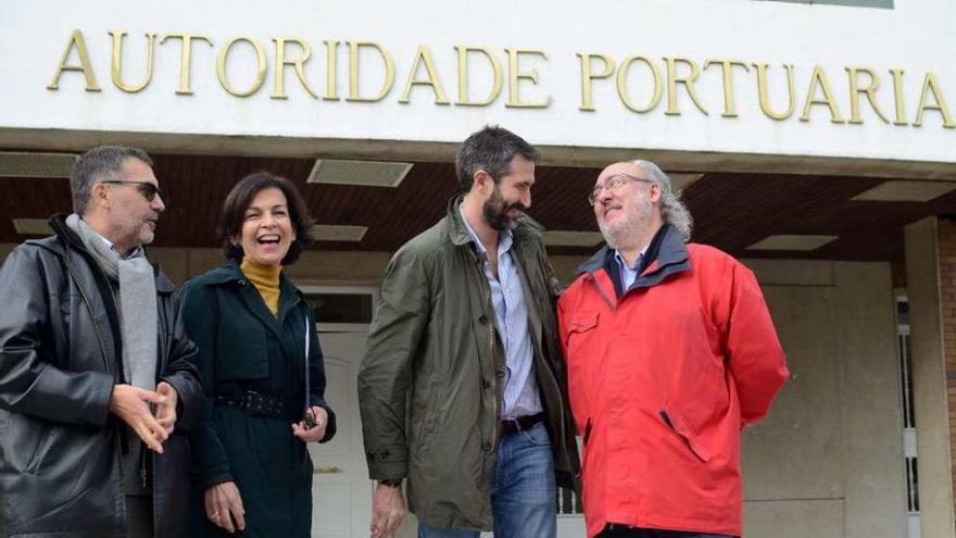 Antonio Vázquez, Dolores Galovart, Alberto Varela y Guillermo Meijón, ayer en Vilagarcía. // Noé Parga