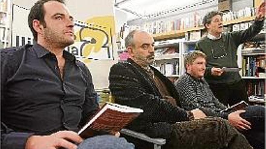 Els autors del llibre, Prieto i Ribas, en un moment de la presentació.