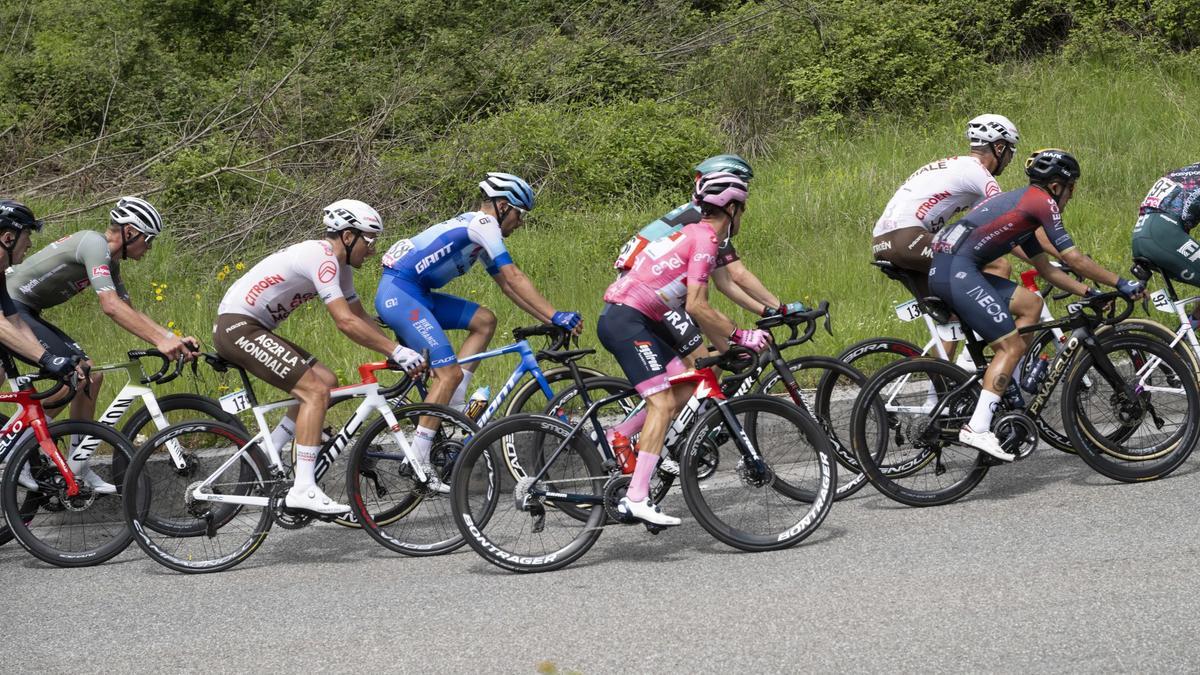 El Giro afronta su segunda semana.