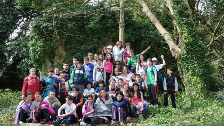 Estos alumnos estrenaron ayer la unidad didáctica elaborada por un alumno de la USC.  // Cedida