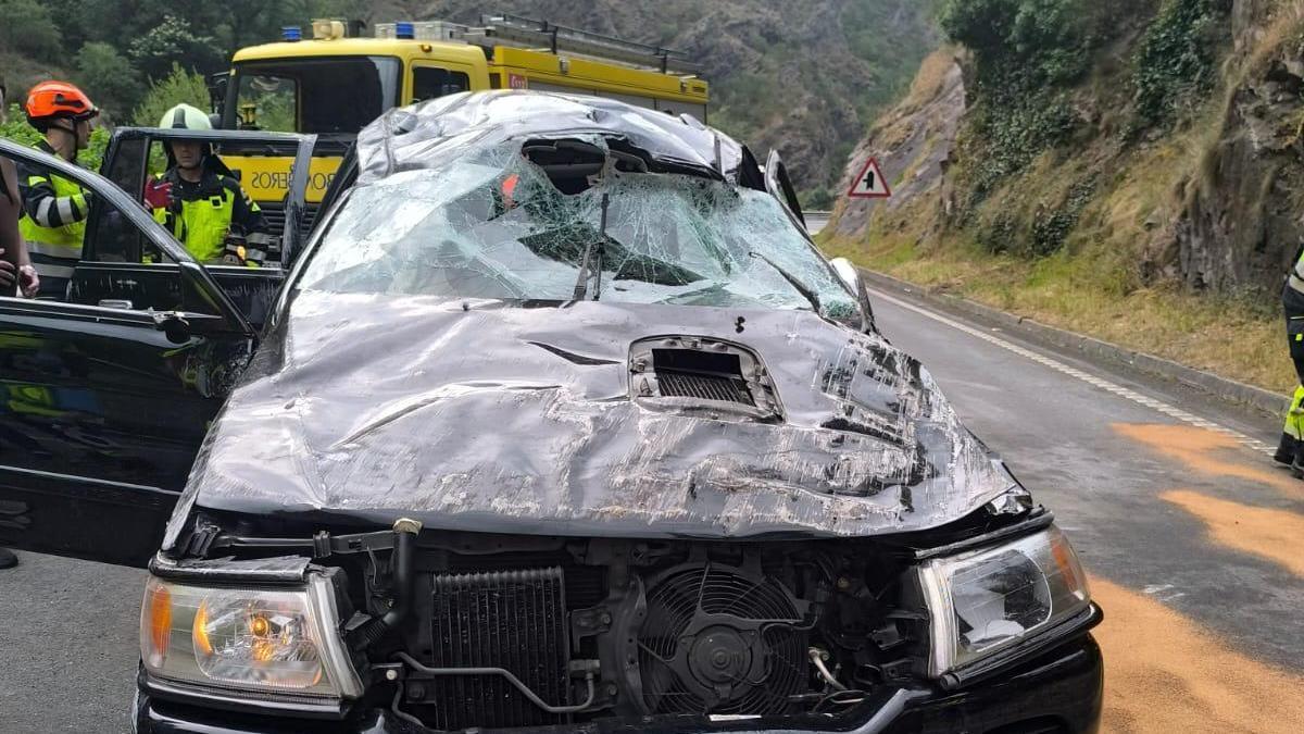 Estado en el que quedó el coche accidentado en el corredor del Narcea.