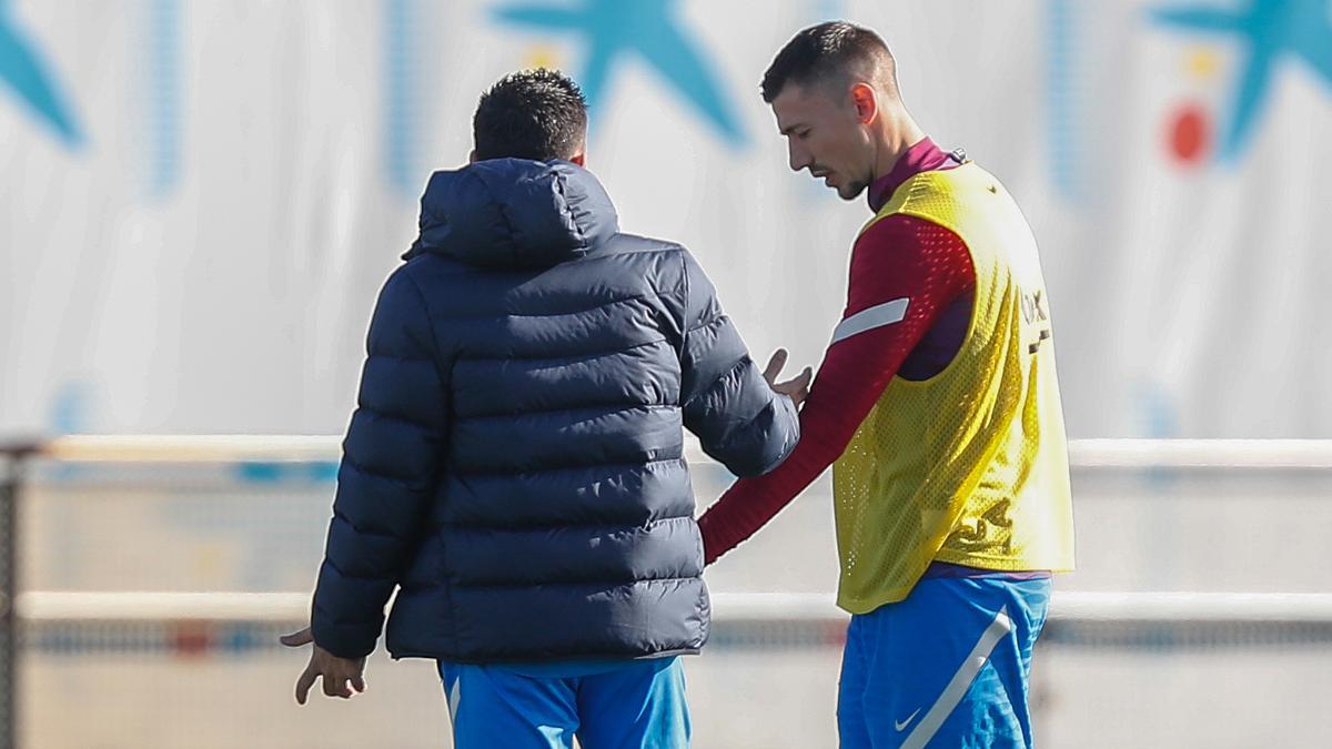 Xavi y Lenglet, durante el entrenamiento del Barça