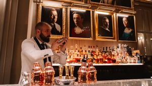 Uno de los bartenders de Pictura, la coctelería del Mandarin Oriental Ritz.