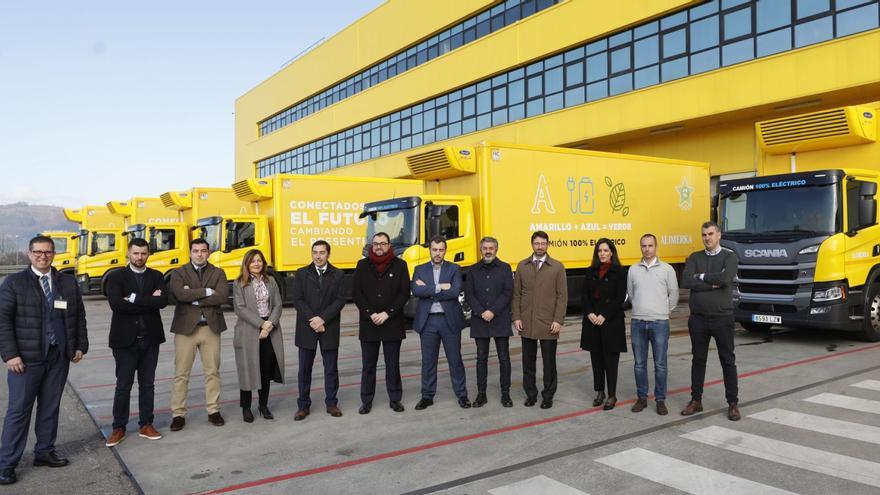 Amarillos por fuera, verdes por dentro: Alimerka despliega la mayor flota de camiones ecológicos de España
